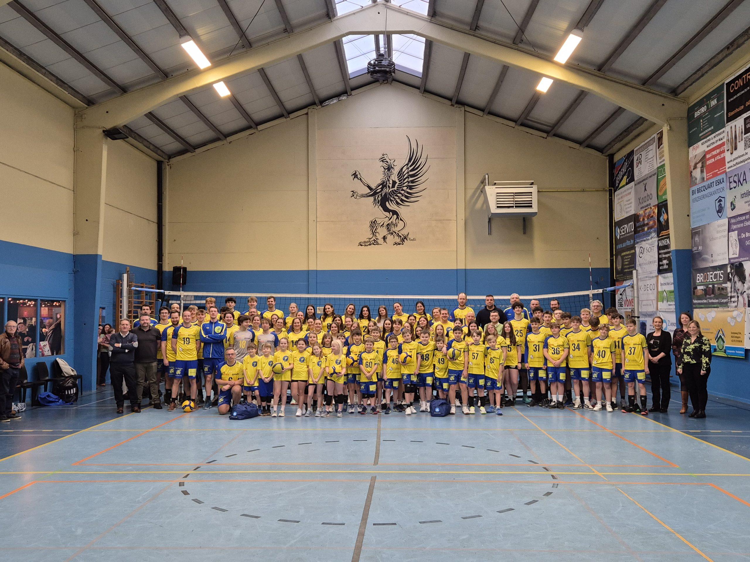 Alle spelers en trainers Griffoenen Steenhuize